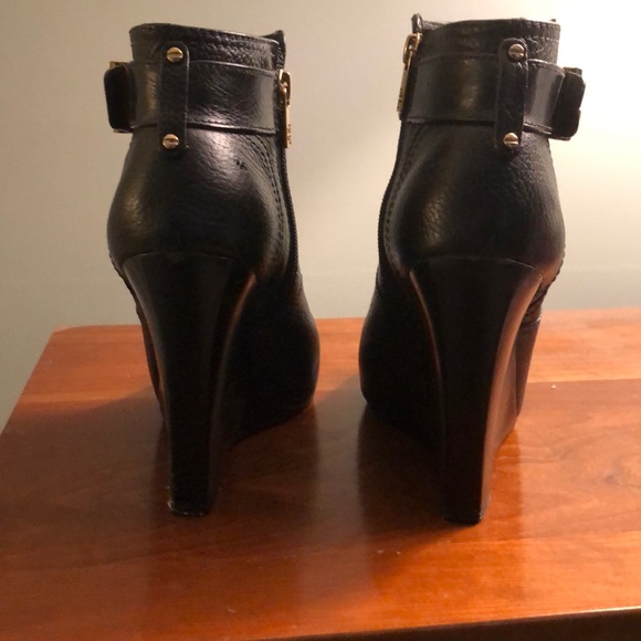 Tory Birch Black Leather Booties. - Picture 3 of 6